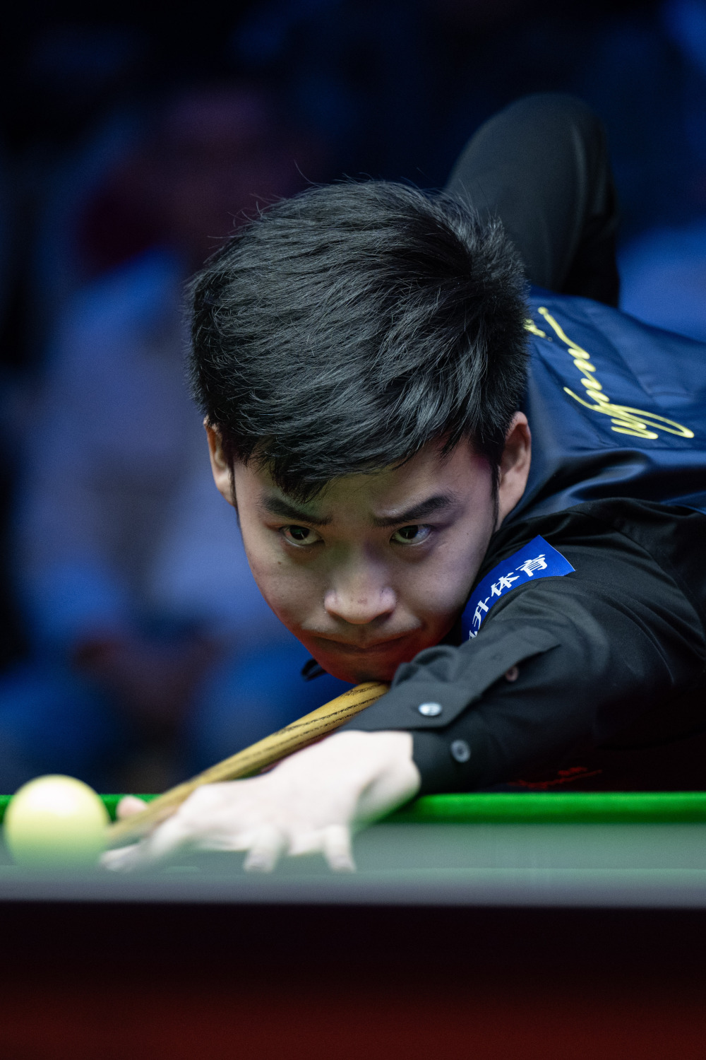 与之相对的 与之相对的