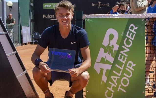 不同教练手 不同教练手